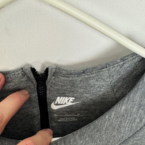 Nike Sweater - Women's Medium - Picture 2 of 4